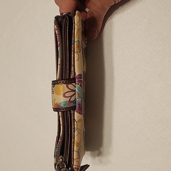 Relic Multicolor Vegan Leather Floral Wallet - Picture 10 of 16